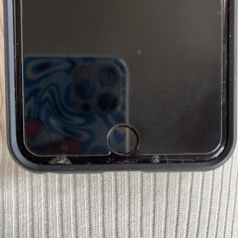 Used iPhone 8+ - Picture 2 of 5
